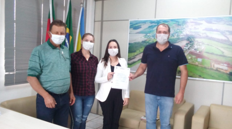 CRISTIANE ZAT É EMPOSSADA COMO FARMACÊUTICA NA UBS DE SETE DE SETEMBRO